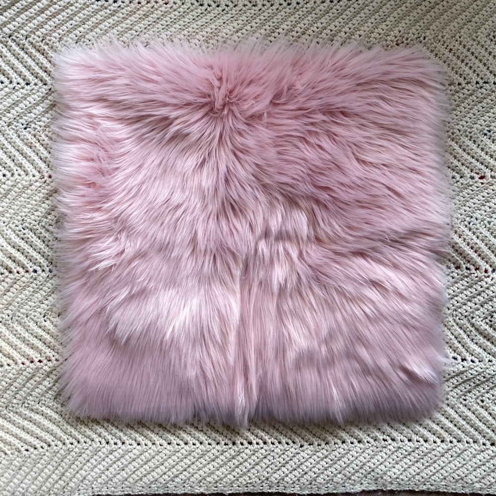 Dormify Faux Sheepskin Pink Accent Rug